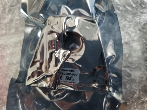 TC CSNS300F-003 New and original sensor